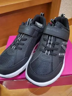 新品★黒★SYUNSOKU ブラック スニーカー クロLC-667★22.5cm