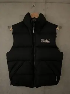 FIRST DOWN ダウンベスト 黒 グレー　リバーシブル