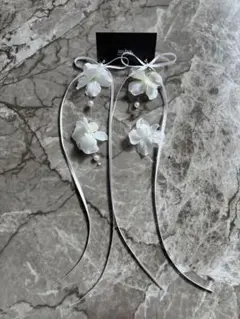 ウェディング ピアス リボン 花