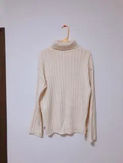 アイボリー リブ編み タートルネック セーター