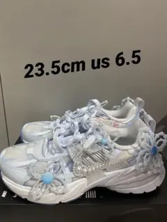 V2K RUN Women's Artist Collection 2025