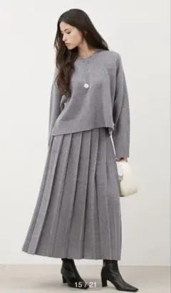 ミラオーエン　Vネックニット×プリーツスカートSET UP