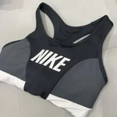 NIKE スポーツブラ ブラック/グレー　ランニング　陸上　ヨガ　ピラティス