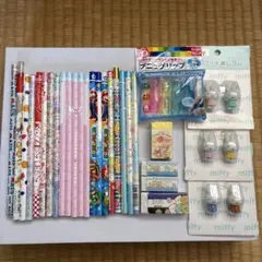 文具セット　鉛筆、消しゴムなど