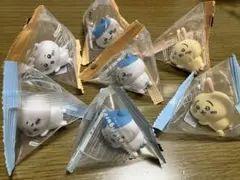 ちいかわ　 キャンドゥ インテリアミニフィギュア　 寝そべり　7個のサムネイル