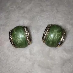 緑色ボール型イヤリング ストーン装飾付き