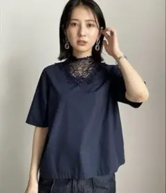 最終価格！MEDI LACE NECK BLOUSE ネイビーのサムネイル