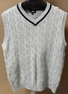 UNIQLO　ベスト　グレー　S