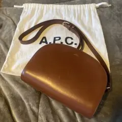 A.P.C. ショルダーバッグ ハーフムーン