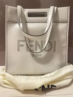 FENDI ホワイト トートバッグのサムネイル