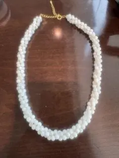 ホワイトビーズ3連ネックレス