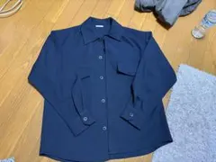 ネイビー ボタン付き長袖シャツ