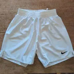 Nike ホワイト ハーフパンツ