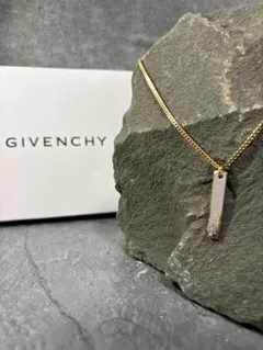 Givenchyネックレス