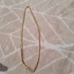 ゴールド V字型ストーンネックレス