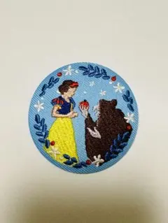 Disney 刺繍缶バッチ　白雪姫