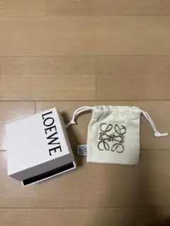 2025年最新】ブローチ ロエベの人気アイテム - メルカリ