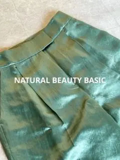 NATURAL BEAUTY BASIC 光沢サテンパンツ　エメラルドグリーン