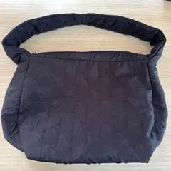 ナイロンショルダーバッグ　軽量　黒