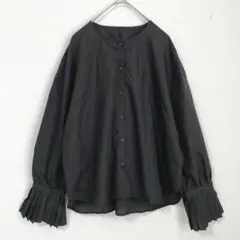 リシェグラマー【M】袖口プリーツ デザインブラウス 黒 ノーカラー シャツ 長袖