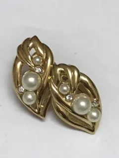 AVONゴールド色ヴィンテージイヤリング