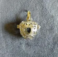 シルバー ハート型透かし模様ペンダントトップ