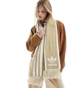 【早いもの勝ち】アディダス マフラー ベージュ　レディース