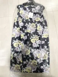 新品未使用　TONAL トーナル　花柄 ホワイト　ネイビー　ワンピース 38 Mのサムネイル