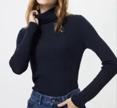 ユニクロ　エクストラファインメリノタートルネックセーター　Lサイズ　ネイビー