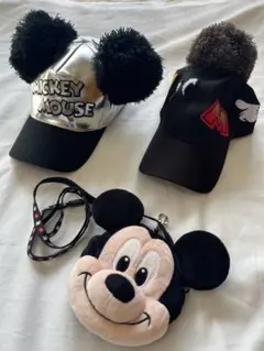 ディズニーミッキーマウス ポンポン付きキャップ2種、パスケースの3点セット