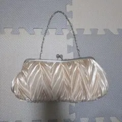 【♡さん専用】結婚式　お呼ばれ　アイボリー サテン プリーツ パーティーバッグ