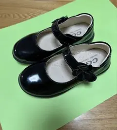 黒いフラワー装飾付きフォーマルシューズ　19㎝