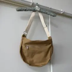 【新品未使用】ショルダーバッグ ベージュ　調節可　ポケット多数