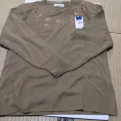 カーキ色刺繍デザイン長袖ニット M-L