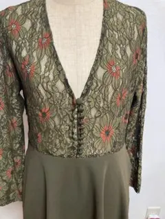 cawaiiのオリーブグリーン レース付き長袖ワンピース