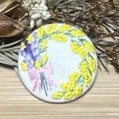 くるみボタン刺繍ブローチ ミモザリースブローチ handmade