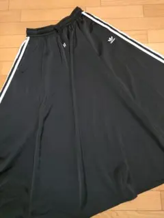 adidas　アディダス ブラック フレアロングスカート　美品