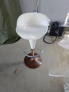ホワイト バースツール モダンデザイン