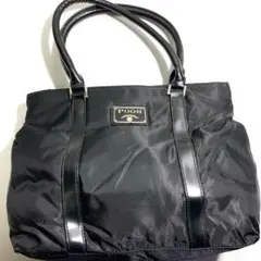 黒のナイロントートバック