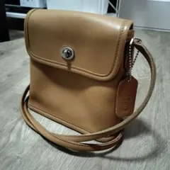 OLD COACH ショルダーポーチ　ターンロック　キャメル　9049