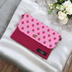 いちご柄　通帳•お薬手帳ケース　マルチケース　2way仕様 　No.46