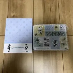 新品 シンジル＆タクセル 文具入り缶ボックス