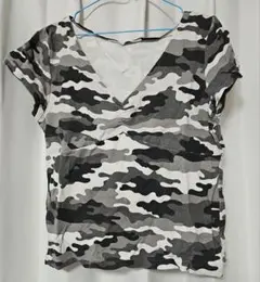 迷彩柄 Vネック 半袖 Tシャツのサムネイル
