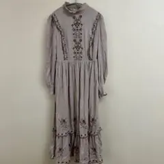 薄ベージュ刺繍入り 長袖ワンピース　カジュアル　夏　レトロ　ガーリー　Sサイズ