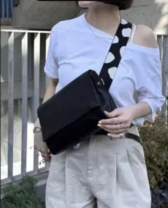 イアパピヨネ ワイドテープ ショルダーバッグ 黒 ダルメシアン