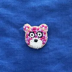 クマ② ビーズブローチ　ハンドメイド