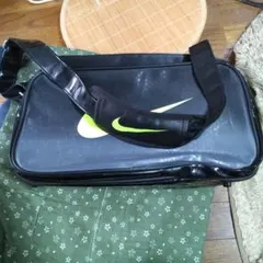 Nike エナメルバッグ ブラック/グリーン