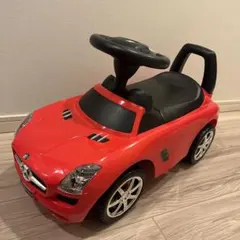 Mercedes-Benz 赤い乗用玩具