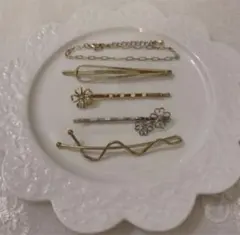 °.♡ ヘアアクセサリー４個とブレスレット/アンクレット１個 set **