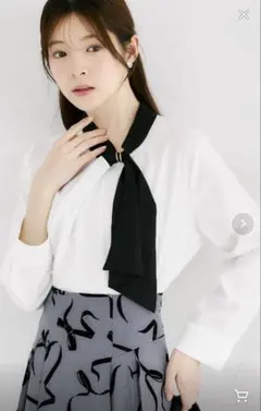 新品未使用品 tocco closet リング付きサイドタイブラウスのサムネイル